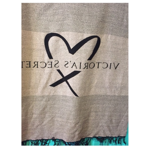 New Victoria’s Secret Blanket - Picture 4 of 4